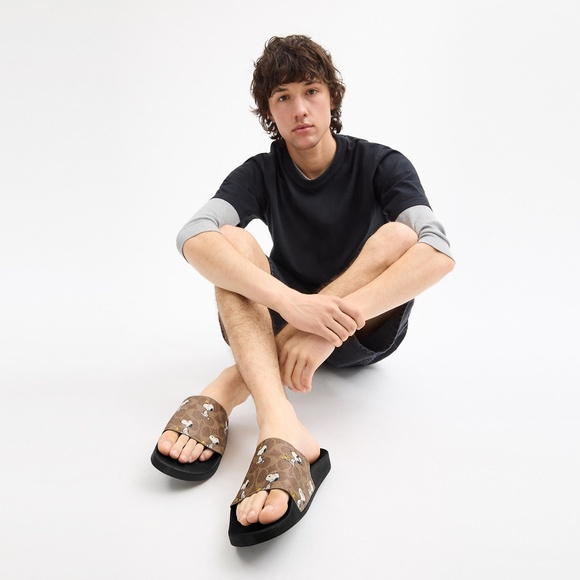 Coach X Peanuts Pool Slide In Signature Canvas With Snoopy Print - Picture 6 of 7